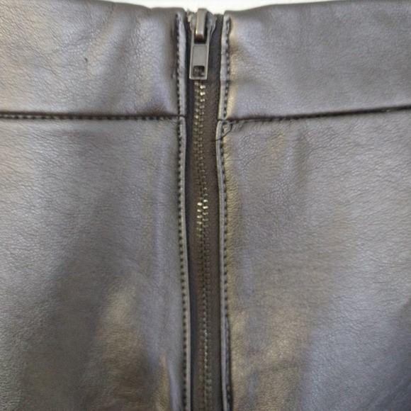 Chelsea & Theodore Faux Leather Pants NWT - Picture 5 of 9